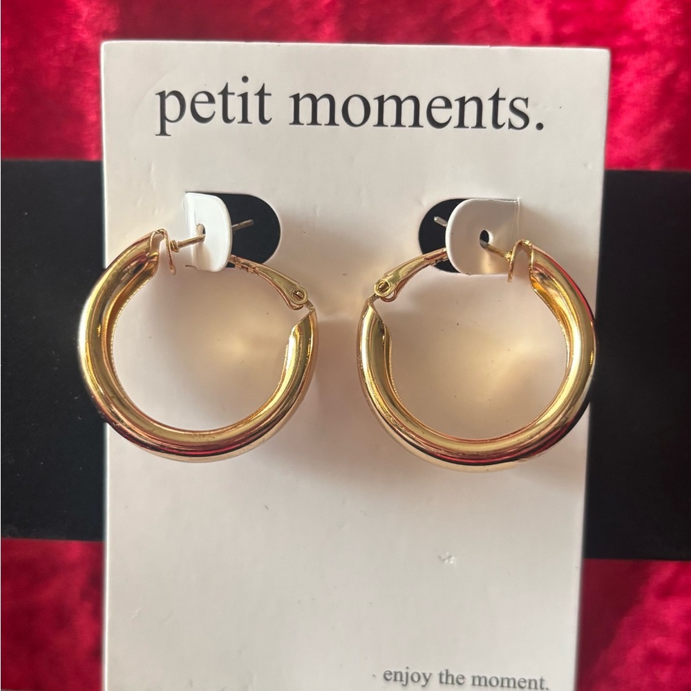 J121 NWT Petit Moments Gold Hoop Earrings